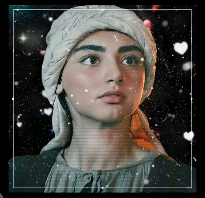 صور اوزجي تورير Özge törer ممثلة شخصية السيدة بالا زوجة السيد عثمان  زوج اوزجي نورير الحقيقي صور بالا