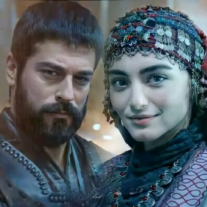 صور اوزجي تورير Özge törer ممثلة شخصية السيدة بالا زوجة السيد عثمان  زوج اوزجي نورير الحقيقي صور بالا