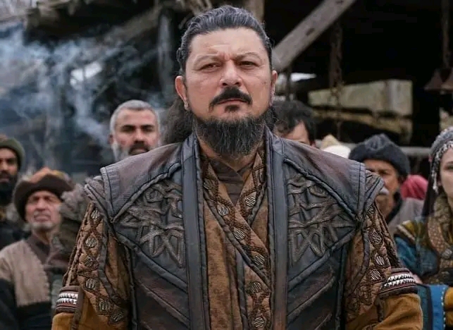 انضمام الممثل ايمرى باسلاك غوندوز الب إلى مسلسل ألب أرسلان في الحلقة 58 بدور ياقوتي شقيق ألب أرسلان